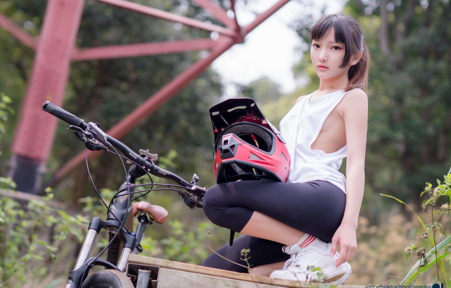 �����ǰ���RͷѸ������