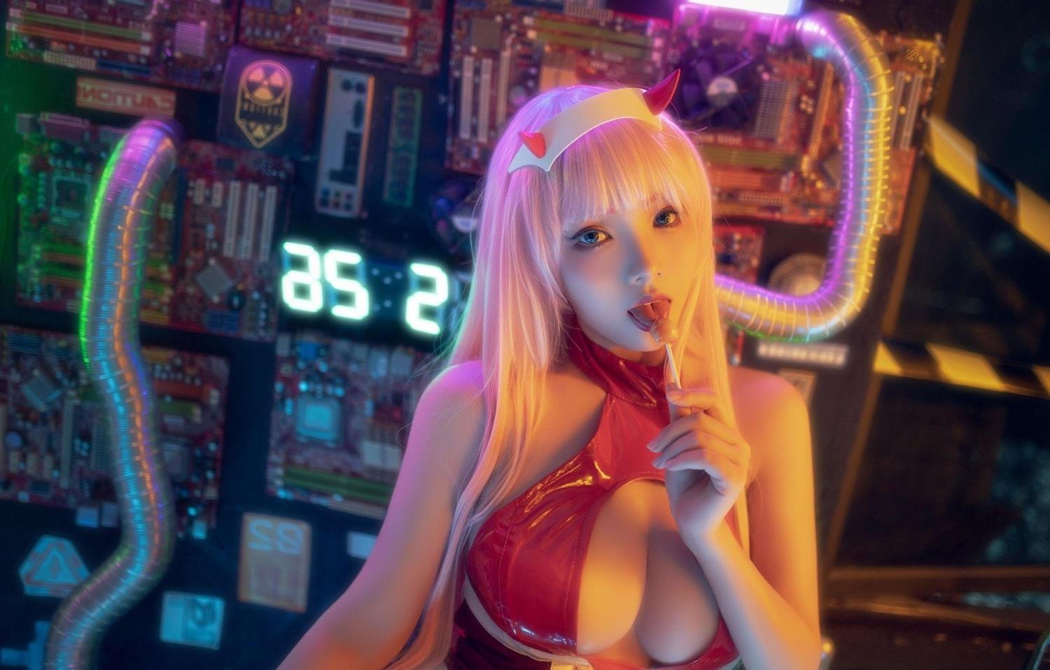 �ƶ��ϵ�Ů��Ѹ������