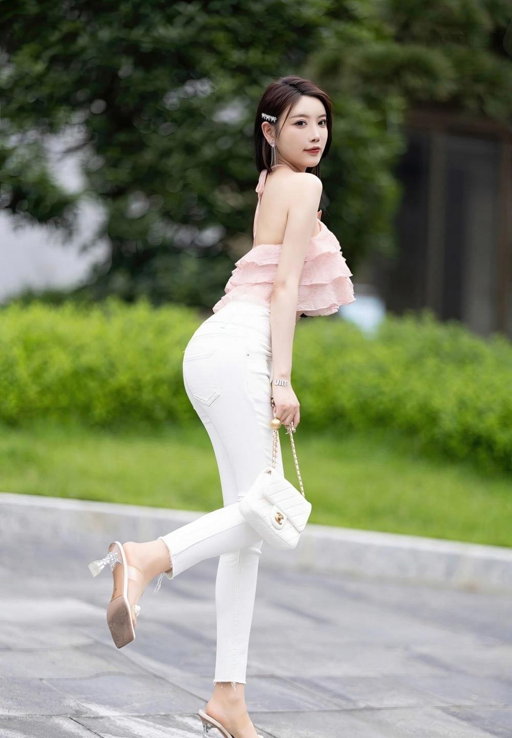 ɫ�ֻ���ˬ18�������ƵѸ������